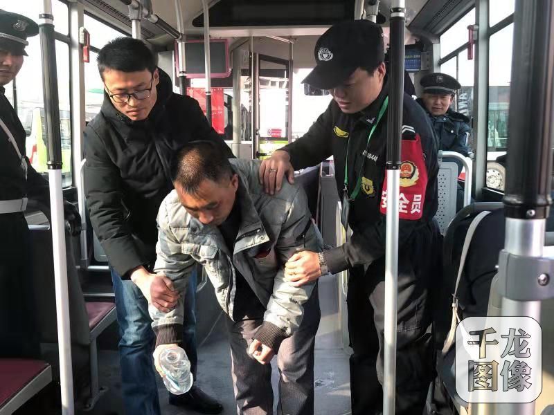北京公交车队开展反恐处突演练